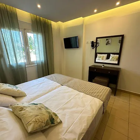 Shades Of Olive Apartment *
